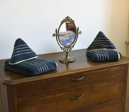 Chateauneuf לינה וארוחת בוקר 3*